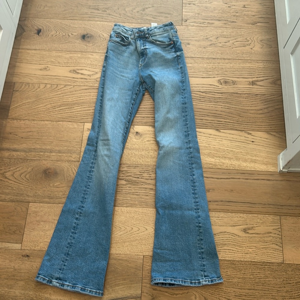 Cutest zara flare jeans!